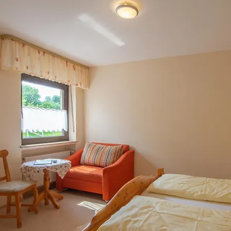 Zum Hohen Lohr Guest house